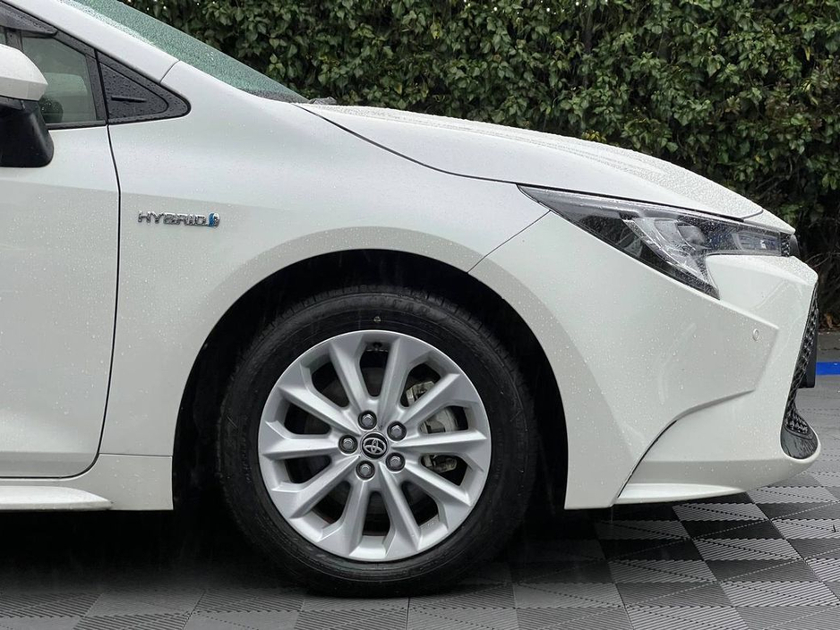 2020 Toyota Corolla 1.8 HYBRID // REVERSE CAMERA // SERVICE HISTORY // DIGITAL CLIMATE CONTROL €18,900