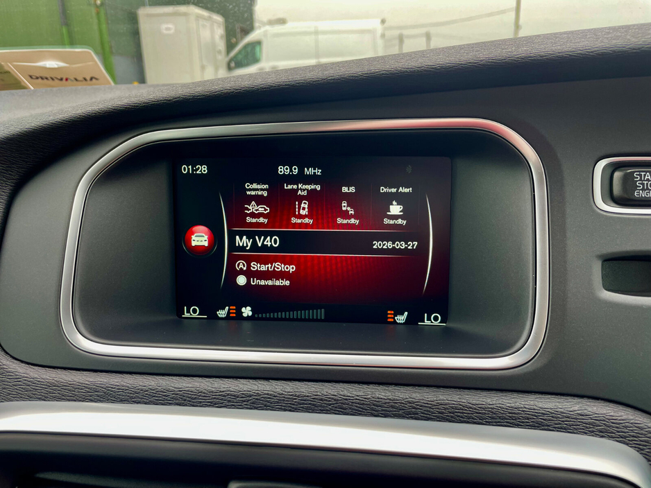 2016 Volvo V40 - image 32