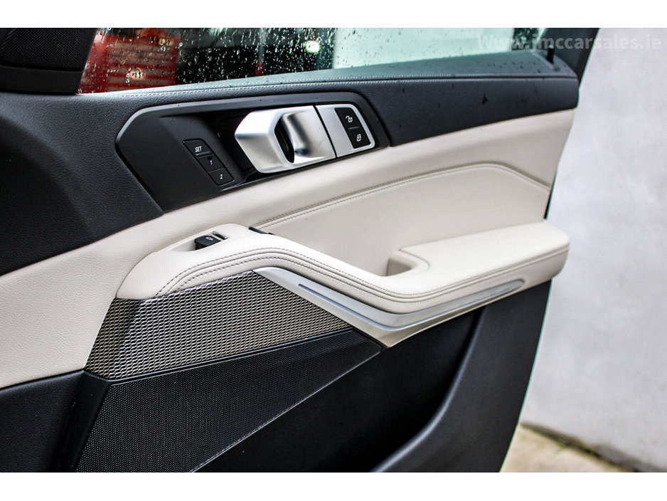 2022 BMW X5 - image 21