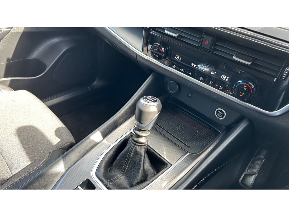 2025 Nissan Qashqai VERY LOW MILEAGE MANUAL PETROL SV PREMIUM €38,495