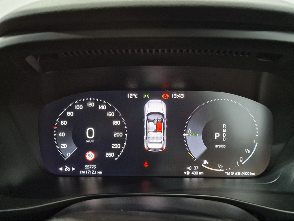 2021 Volvo XC40 - image 28