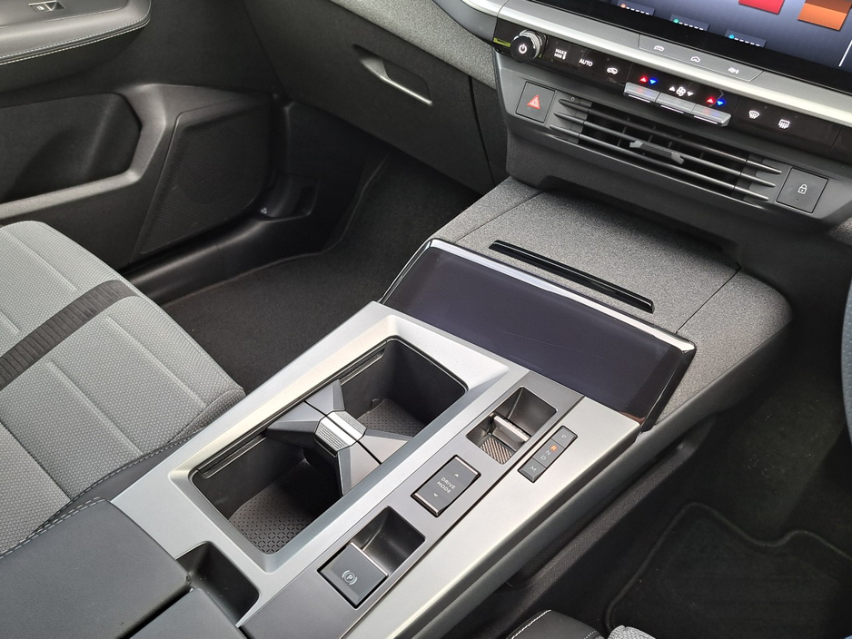 2025 Opel Grandland - image 25