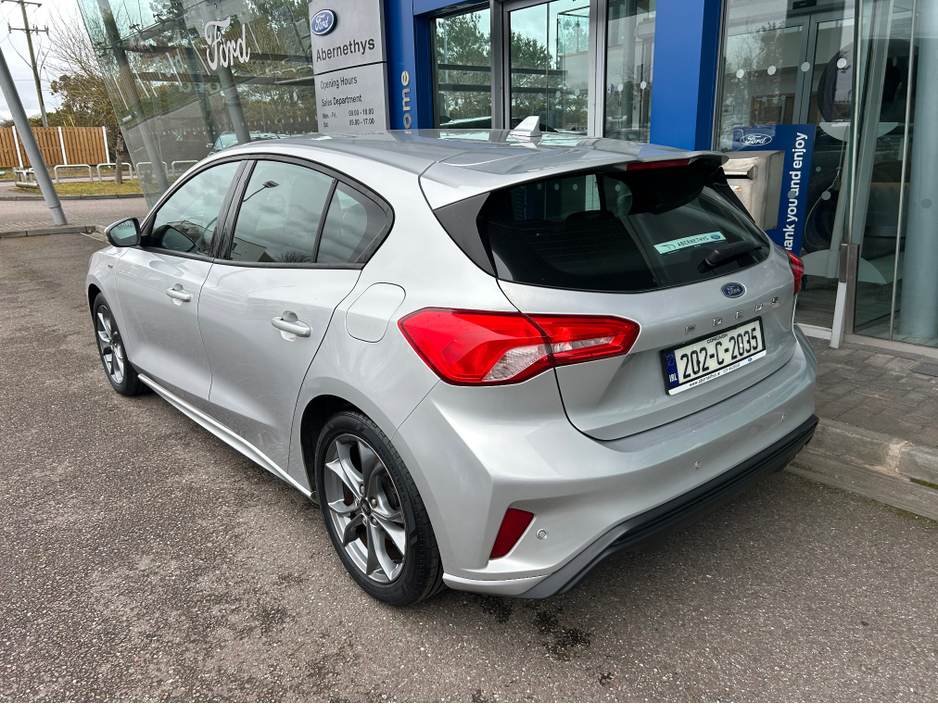 2020 Ford Focus - image 6