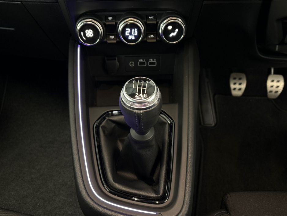 2025 Renault Clio ESPRIT ALPINE TCE90**HEATED MULTIFUNCTIONAL STEERING WHEEL**HEATED HALF LEATHER SPORT SEATS**DIGITAL DASH**TOUCH SCREEN APPLE CAR PLAY**DRIVE MODES**17" BLACK ALLOYS**ISOFIX**FINANCE AVAILABLE