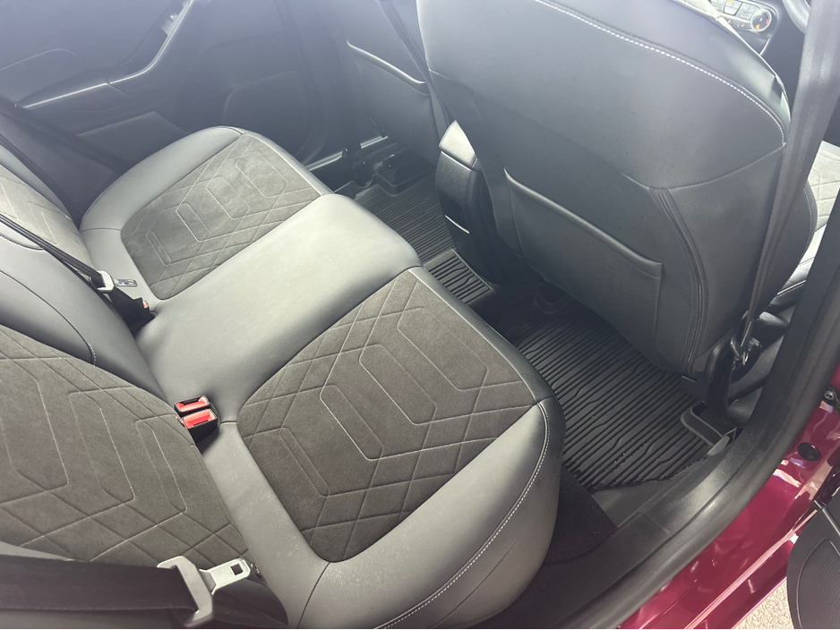 2022 Ford Fiesta - image 2