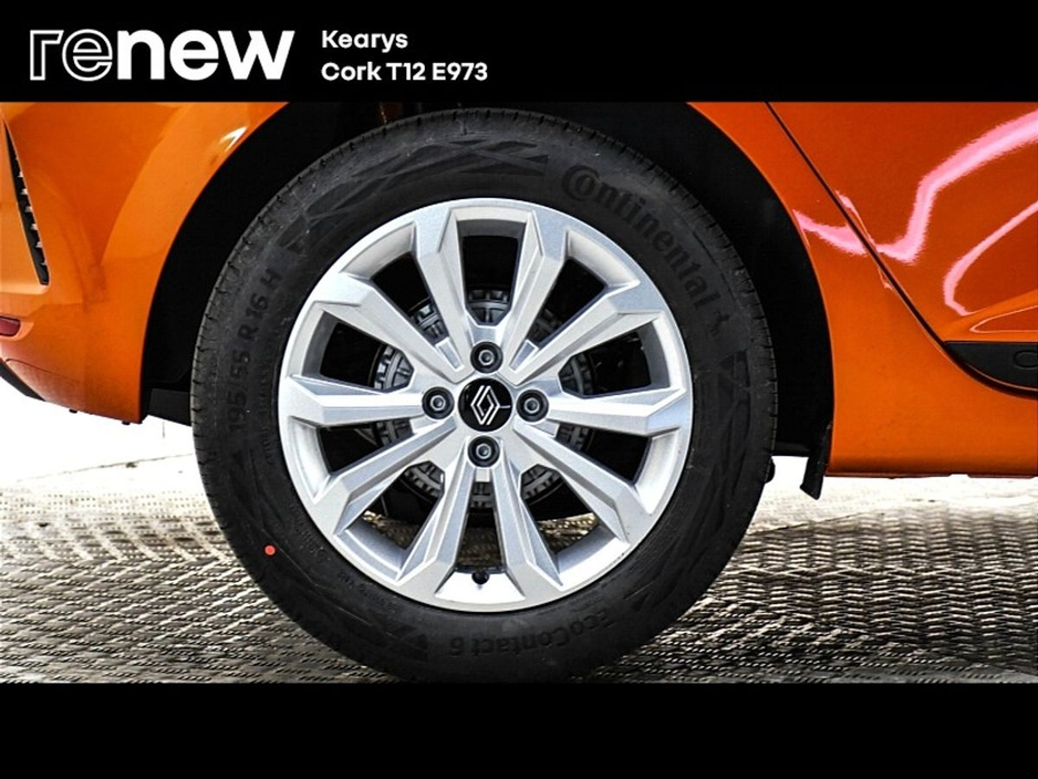 2025 Renault Clio - image 9