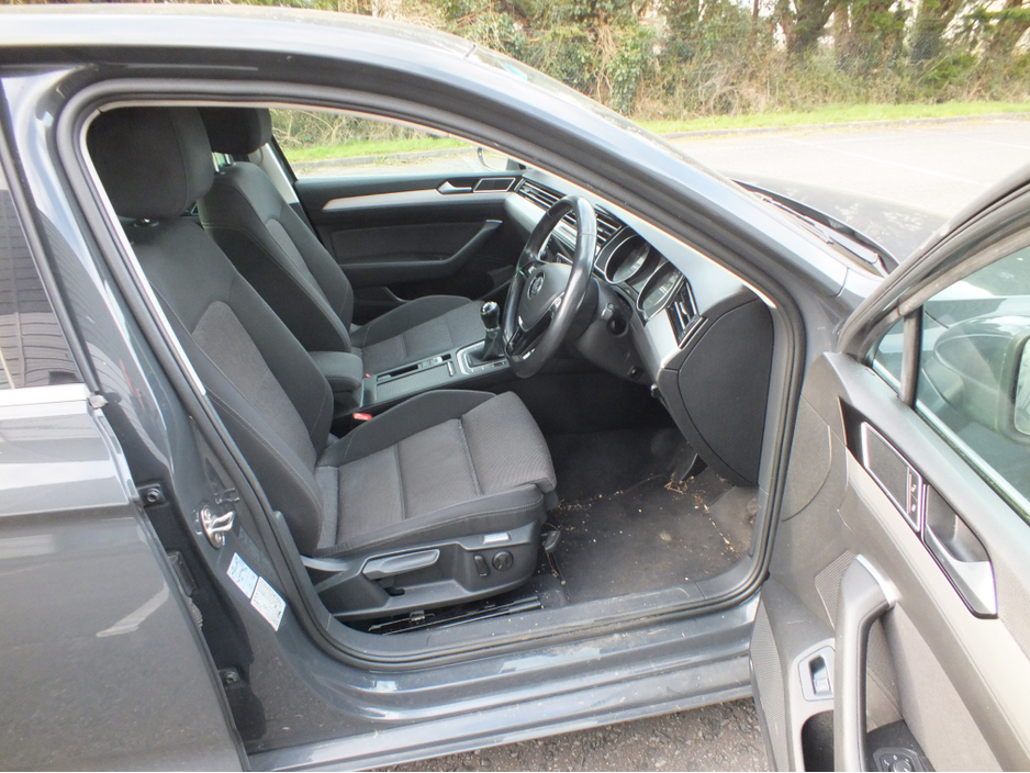 2018 Volkswagen Passat - image 14