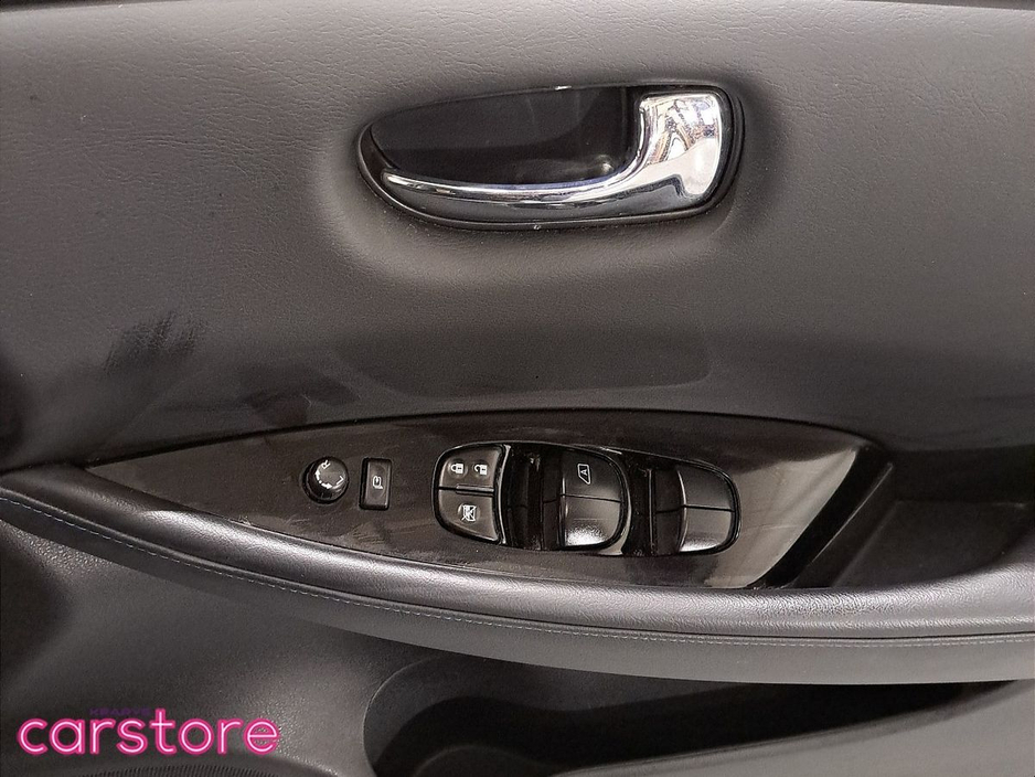 2023 Nissan Leaf - image 17