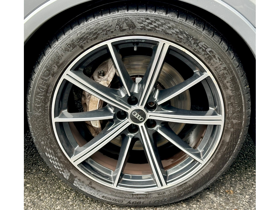 2021 Audi Q7 - image 14