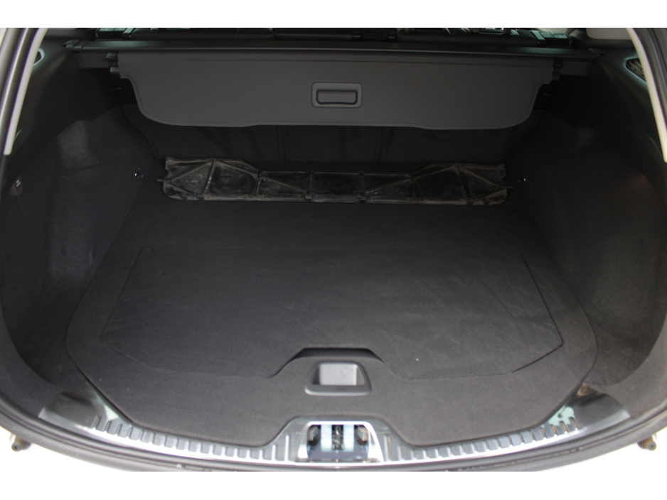 2018 Volvo V60 - image 20