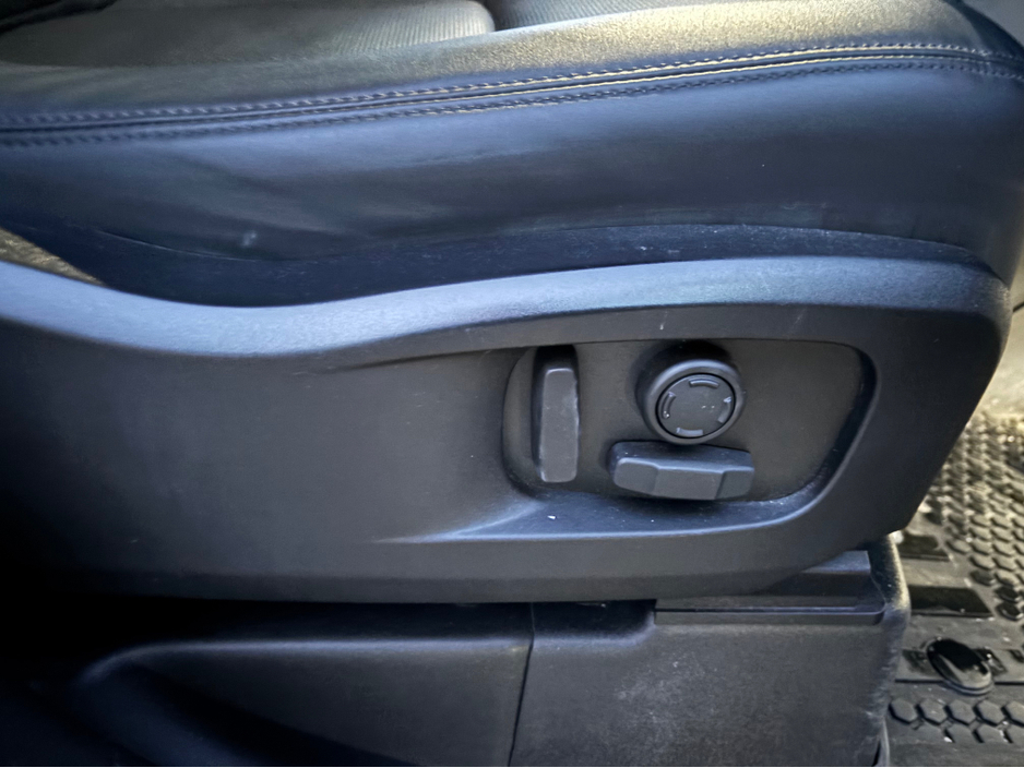 2023 Land Rover Defender - image 14