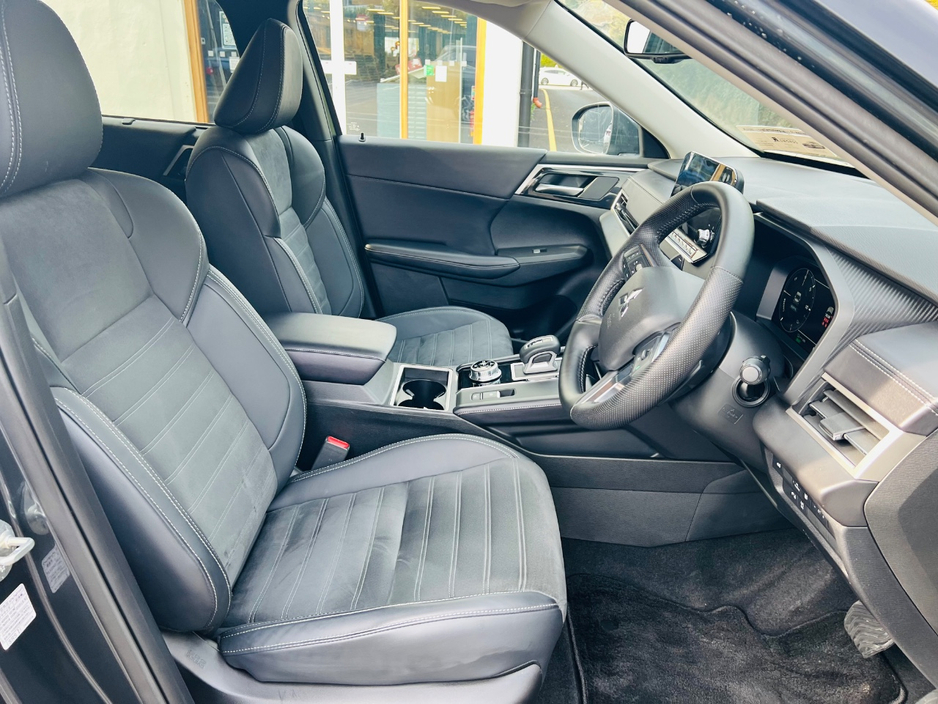 2024 Mitsubishi Outlander - image 21