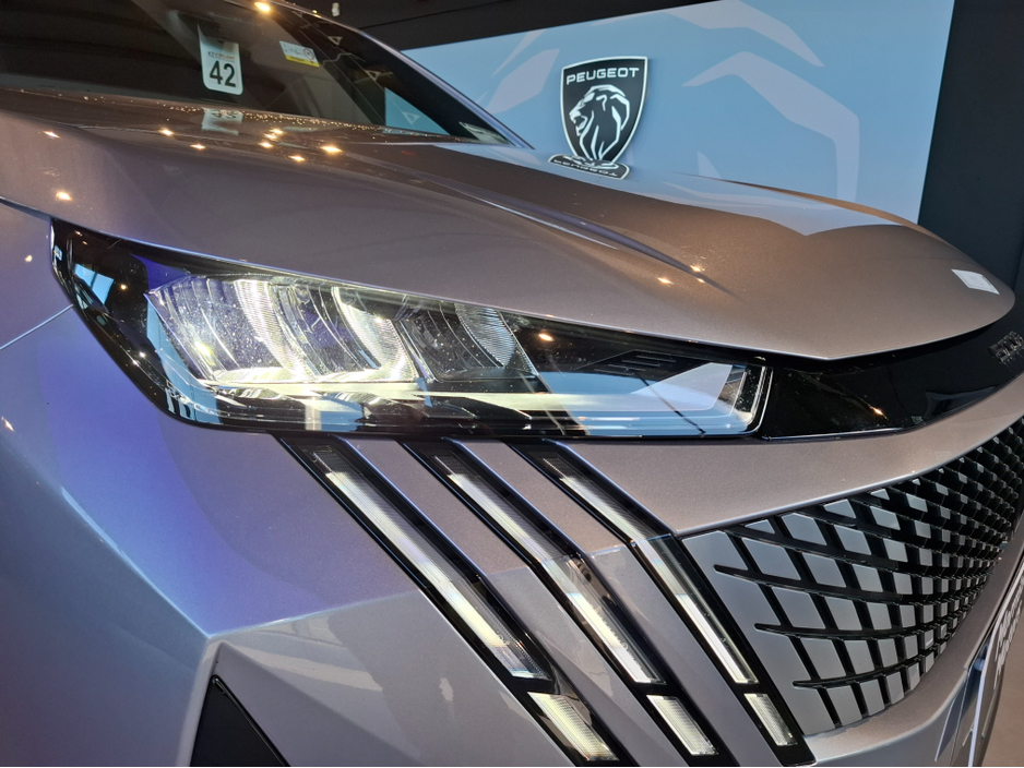 2026 Peugeot 5008 ALLURE 73KWH 210BHP 4DR €51,950