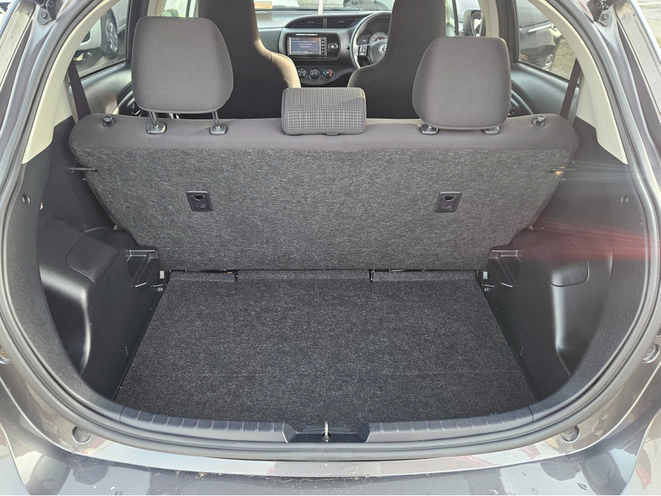 2019 Toyota Yaris - image 4