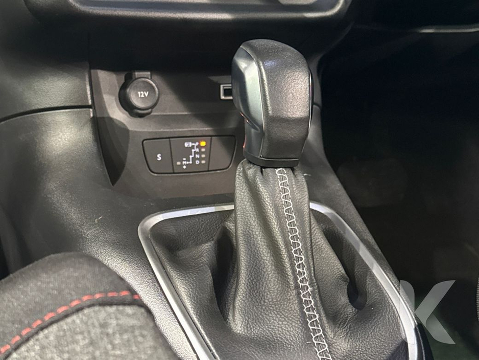 2019 Citroen C3 1.2 AUTOMATIC - RED/BLACK TWO TONE - FACTORY ALLOYS - REVERSE CAMERA - MULTI FUNCTION STEERING WHEEL - CRUISE CONTROL €12,950