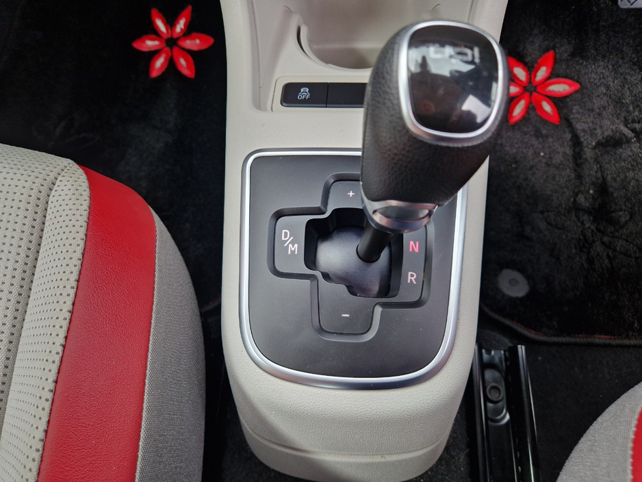 2012 Volkswagen up! - image 32