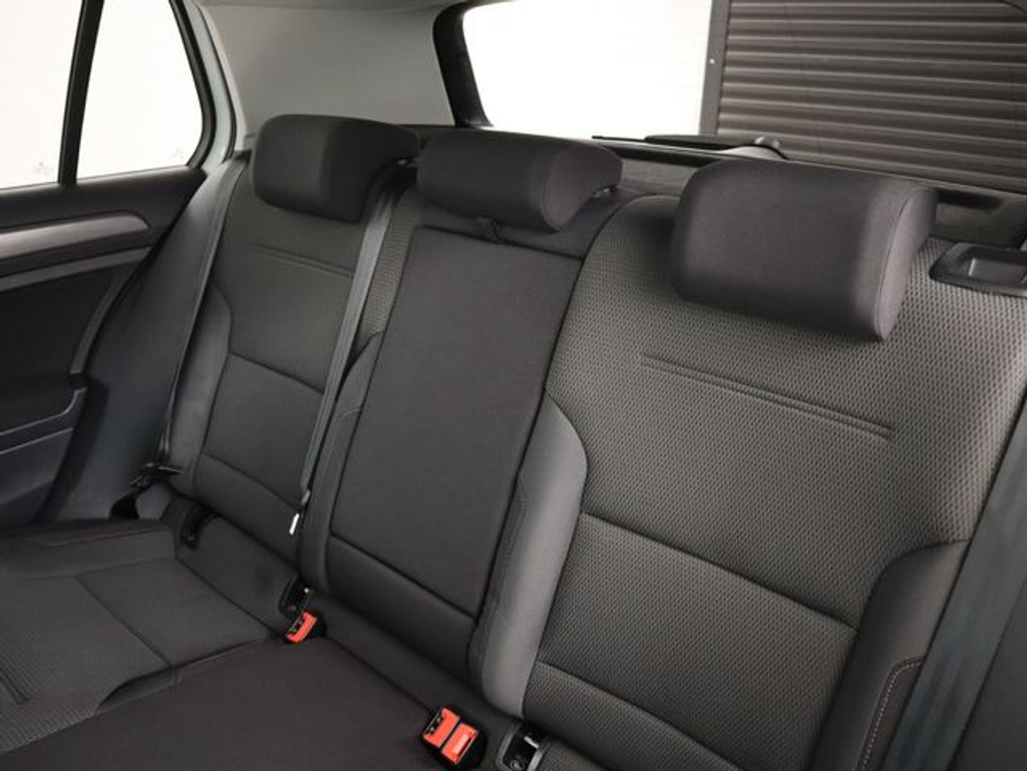 2017 Volkswagen Golf - image 15