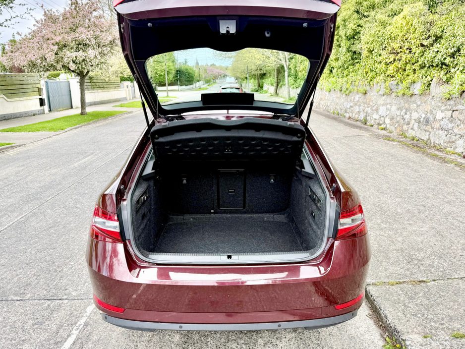 2016 Skoda Superb - image 10