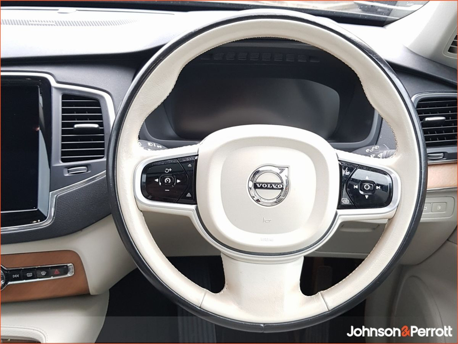2021 Volvo XC90 - image 9