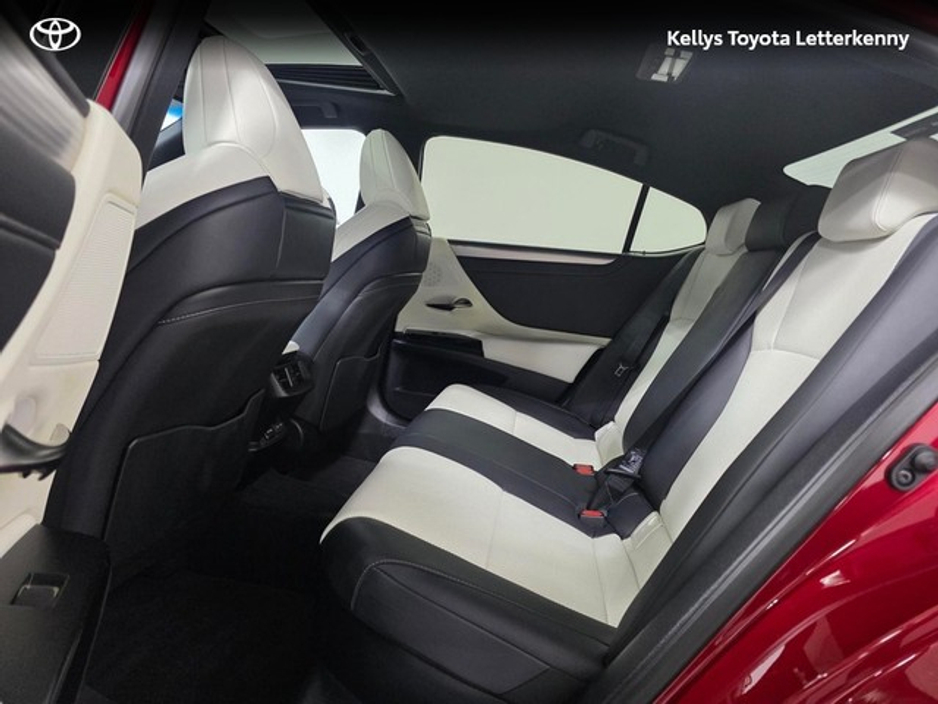 2024 Lexus ES 300 H - image 7