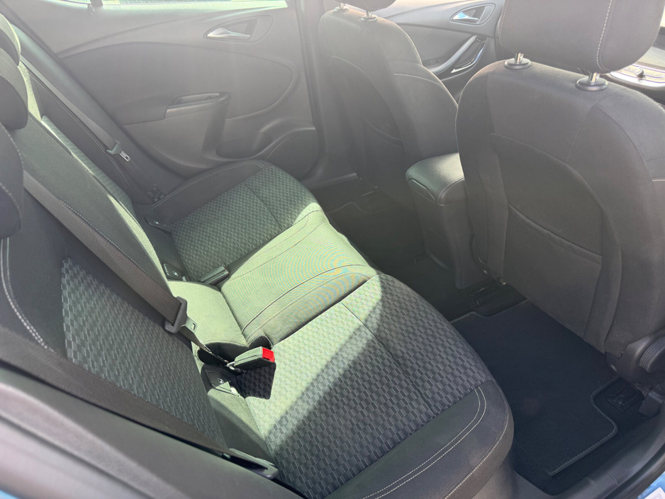 2015 Vauxhall Astra - image 20