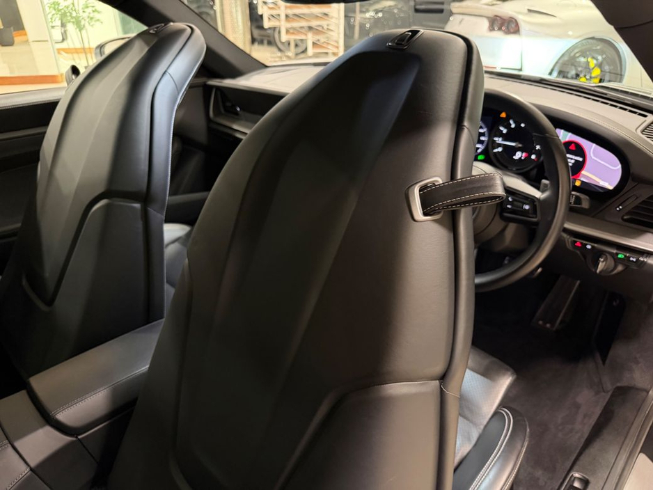 2020 Porsche 911 - image 26