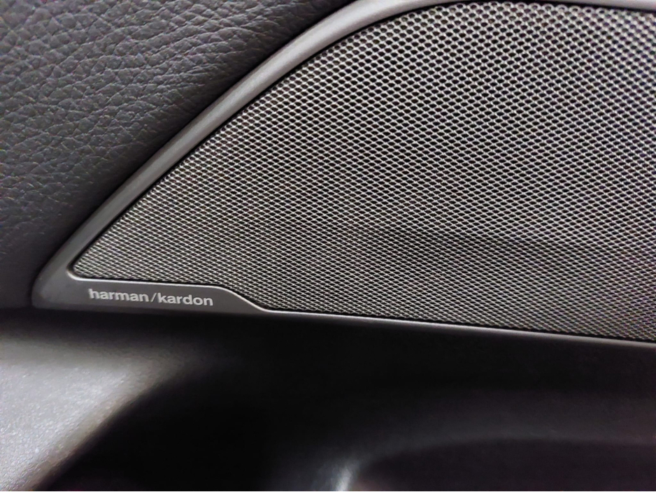 2018 BMW 5 Series - image 9