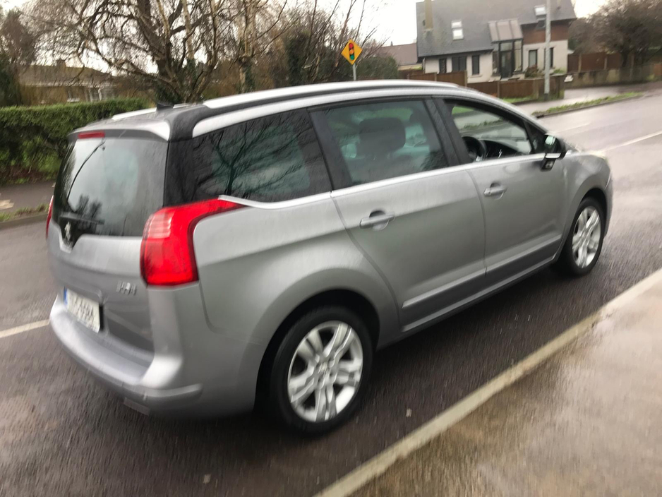 2017 Peugeot 5008 FAMILY 1.6 BLUE HDI 120 L LEATHER €7,950