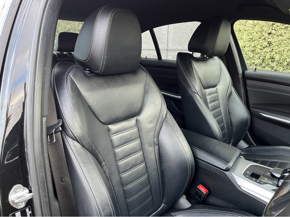 2019 BMW 3 Series 330e M-SPORT AUTOMATIC 2.0 PETROL PLUG IN HYBRID //REVERSE CAMERA//SAT NAV//FULL LEATHER HEATED SEATS// €26,950