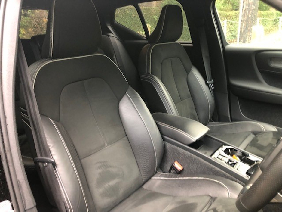 2021 Volvo XC40 - image 14