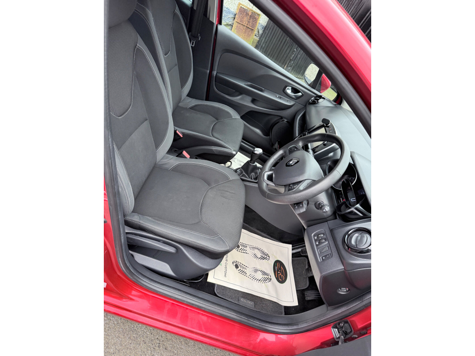 2018 Renault Clio - image 16