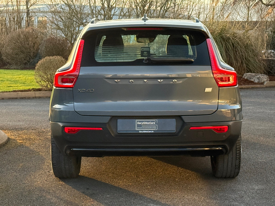 2023 Volvo XC40 - image 6