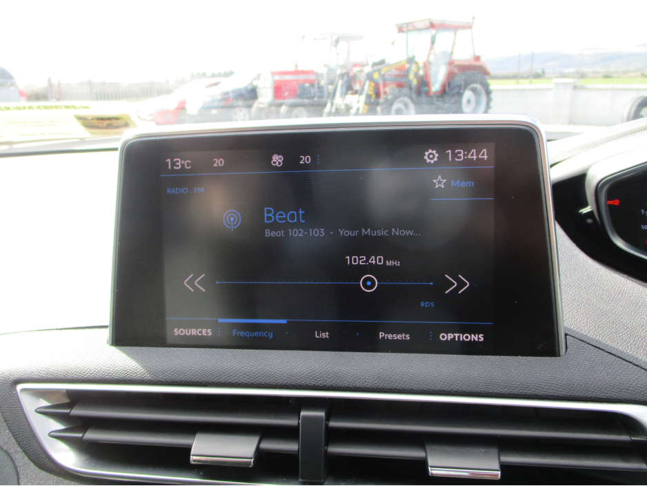 2018 Peugeot 5008 - image 18