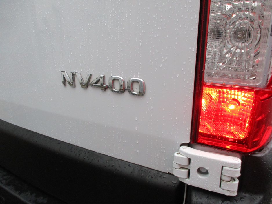 2021 Nissan NV400 - image 9