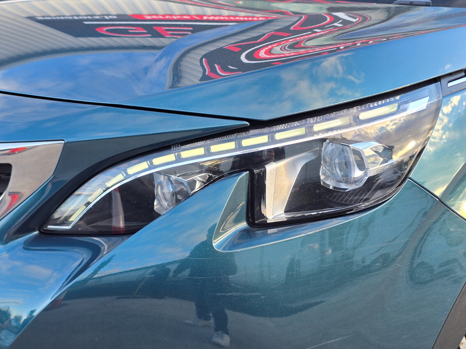 2018 Peugeot 5008 - image 14