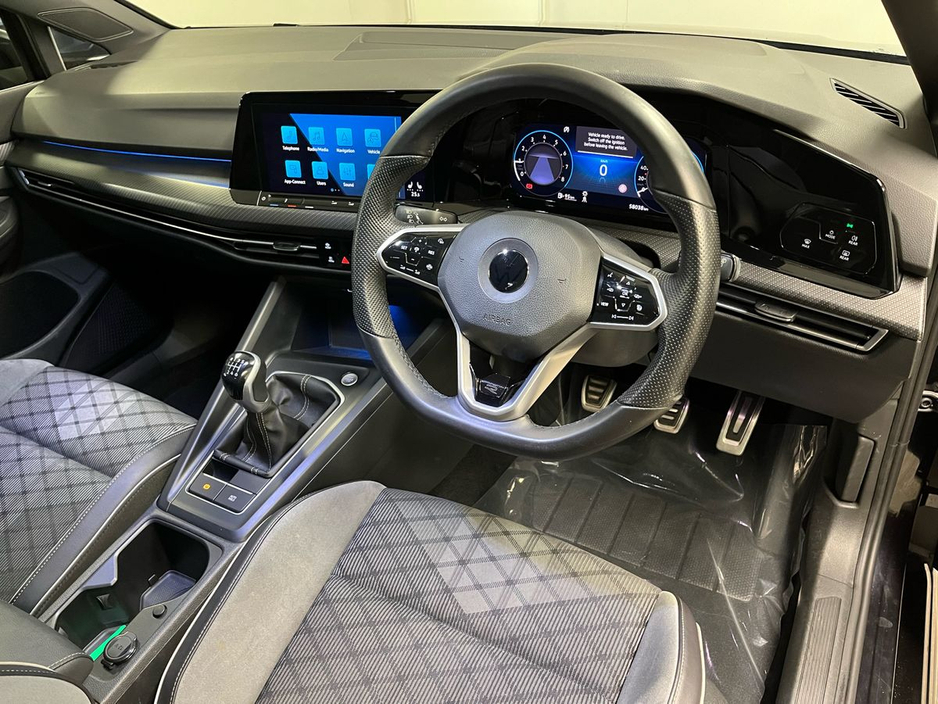 2022 Volkswagen Golf - image 9