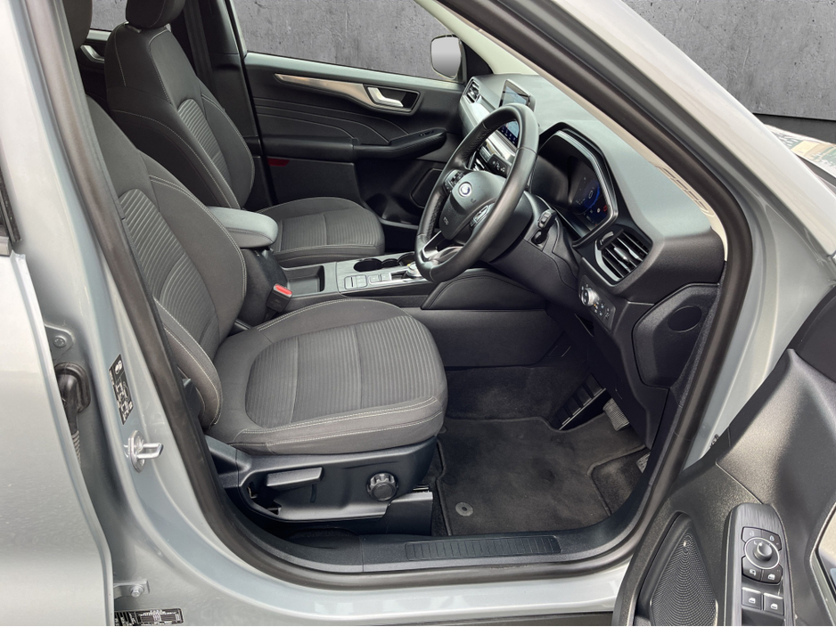 2023 Ford Kuga - image 13