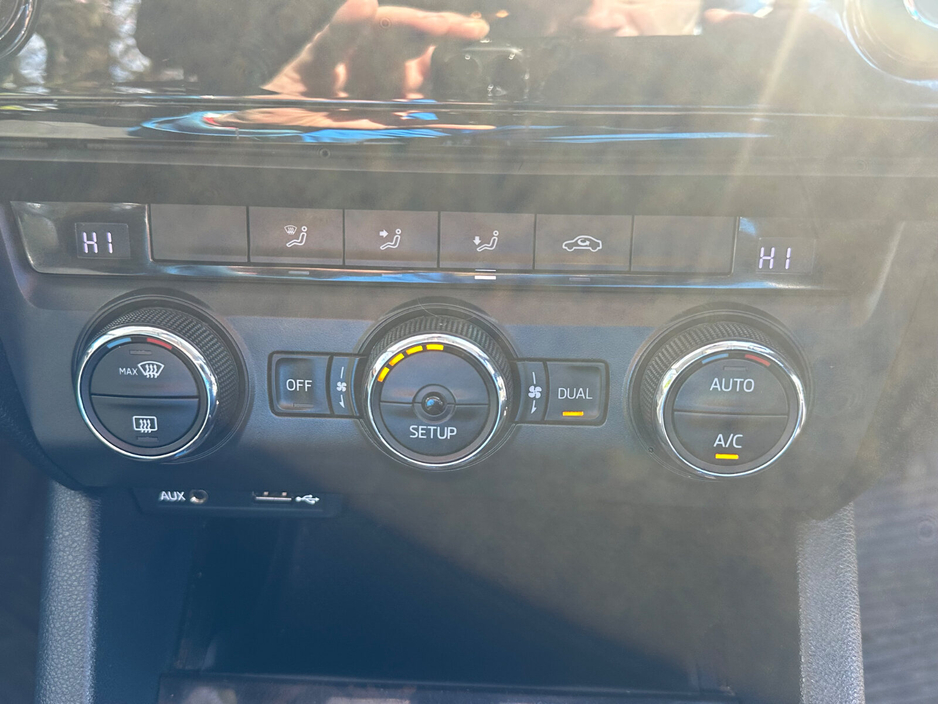 2015 Skoda Octavia - image 11