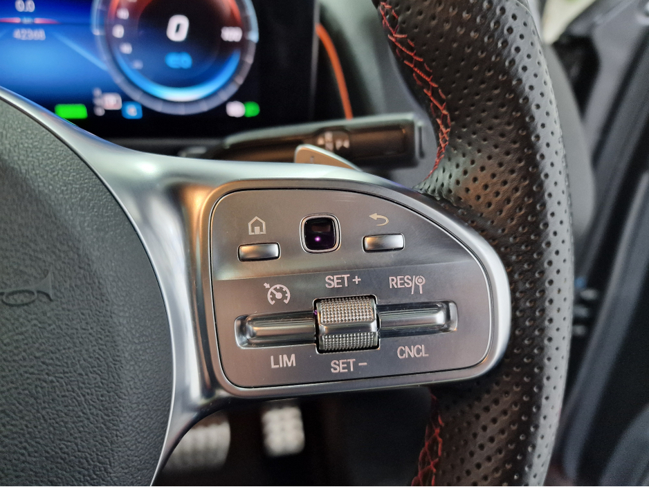 2023 Mercedes-Benz EQB 300 AMG LINE PREMIUM (PAN ROOF / 7 SEATER) 4MATIC AUTOMATIC **ONE OWNER / APPLE CARPLAY / BLIND SPOT ASSIST / ELECTRIC SUNROOF / ELECTRIC BOOTLID / REVERSE CAMERA / WIRELESS PHONE CHARGING** €39,900