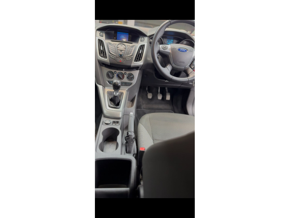 2011 Ford Focus - image 9