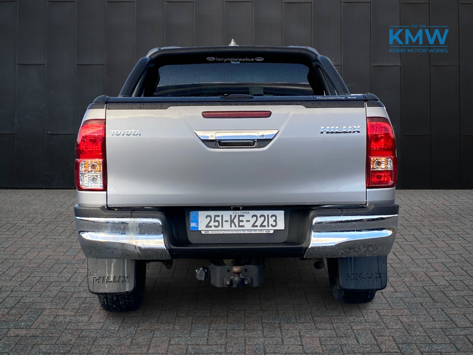 2025 Toyota Hilux 2.8 SR5 MANUAL..Roller shutter..No VAT €54,950