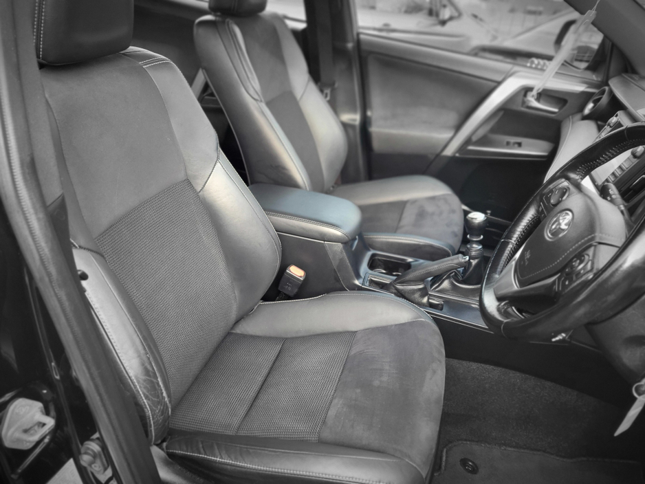 2016 Toyota Rav4 - image 10