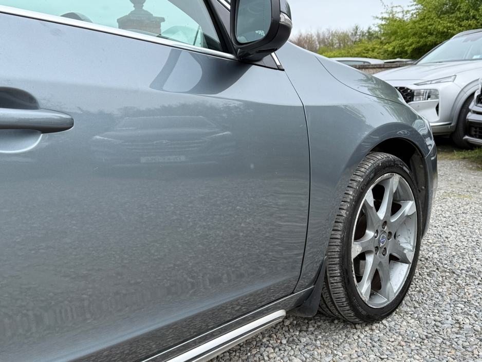 2015 Volvo S60 - image 12