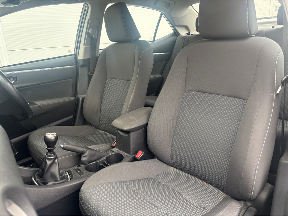 2018 Toyota Corolla - image 14