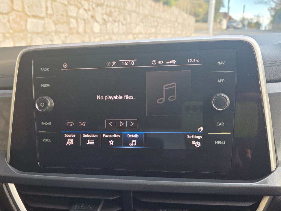 2023 Volkswagen T-Roc - image 27