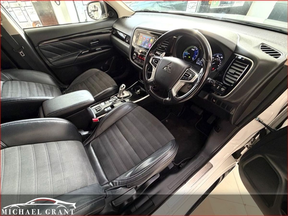 2018 Mitsubishi Outlander - image 13