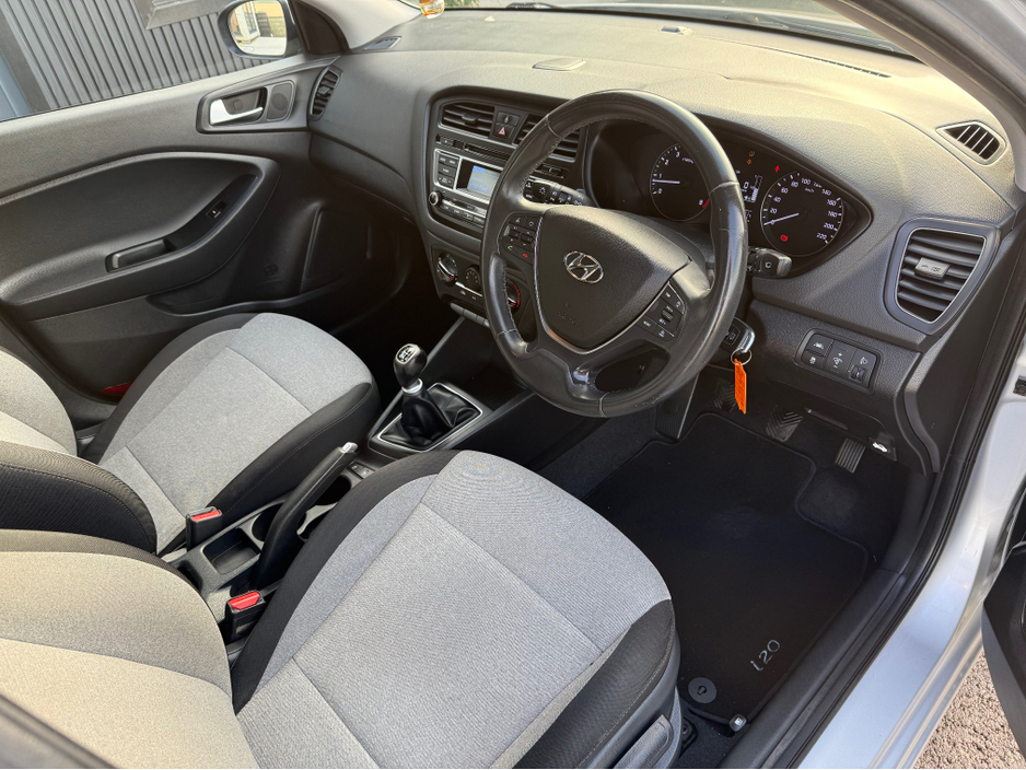 2016 Hyundai i20 - image 16
