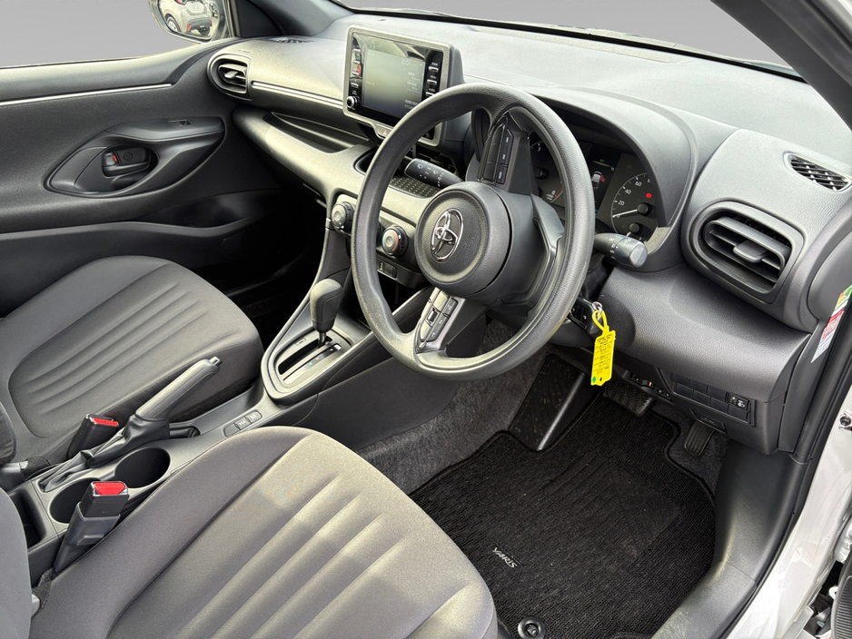 2020 Toyota Yaris - image 15