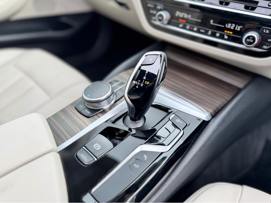 2019 BMW 5 Series 520D TOURING * PANROOF * 3D CAMERA PACK * €24,950