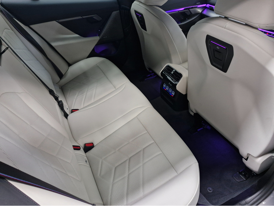 2025 BMW i5 - image 8